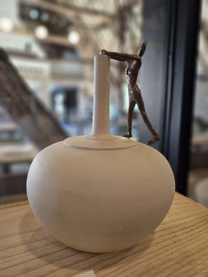 keramiek uit de expo 'Allemaal Familie'.
