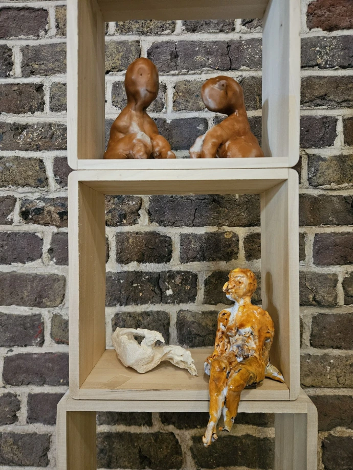 beeldhouwwerken uit de expo 'Allemaal Familie'
