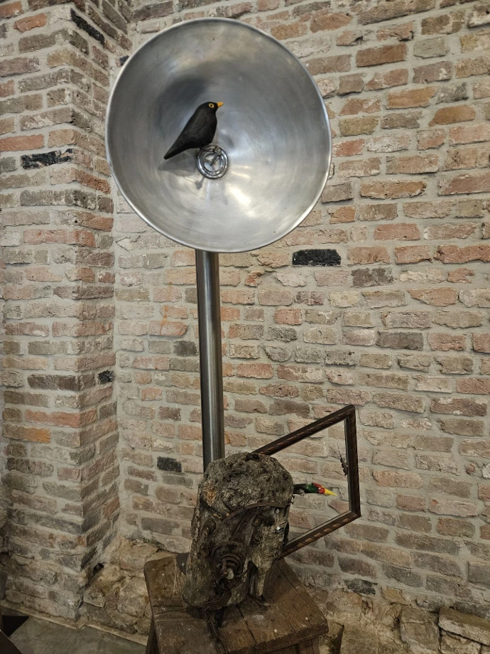 Een sculptuur uit de expo 'Allemaal Familie'