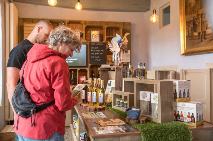 bezoekers in het Streekwinkeltje, foto IsaDS Photography