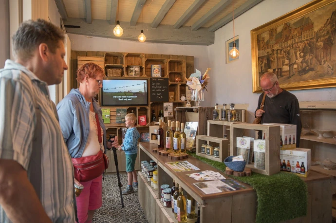 bezoekers in het Streekwinkeltje, foto IsaDS Photography