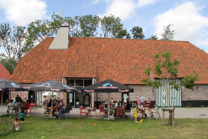Terras van het streekcafé, foto: Kim Lonneville