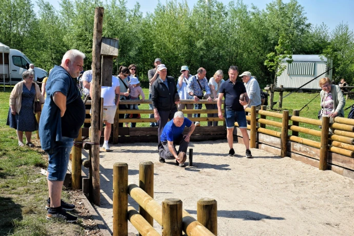 spel krulbol met toeschouwers