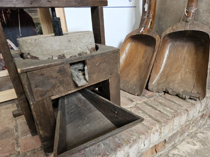 Oude landbouwwerktuigen in beeld.