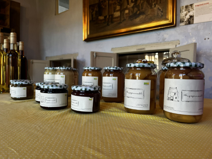 Huysbereide confituur, appelmoes...