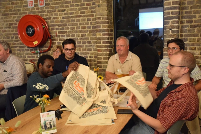 Elke deelnemer kreeg een totebag