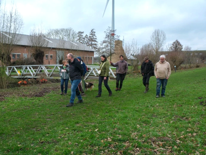 Groep doet belevingswandeling. Fotograaf: Monique Depestel