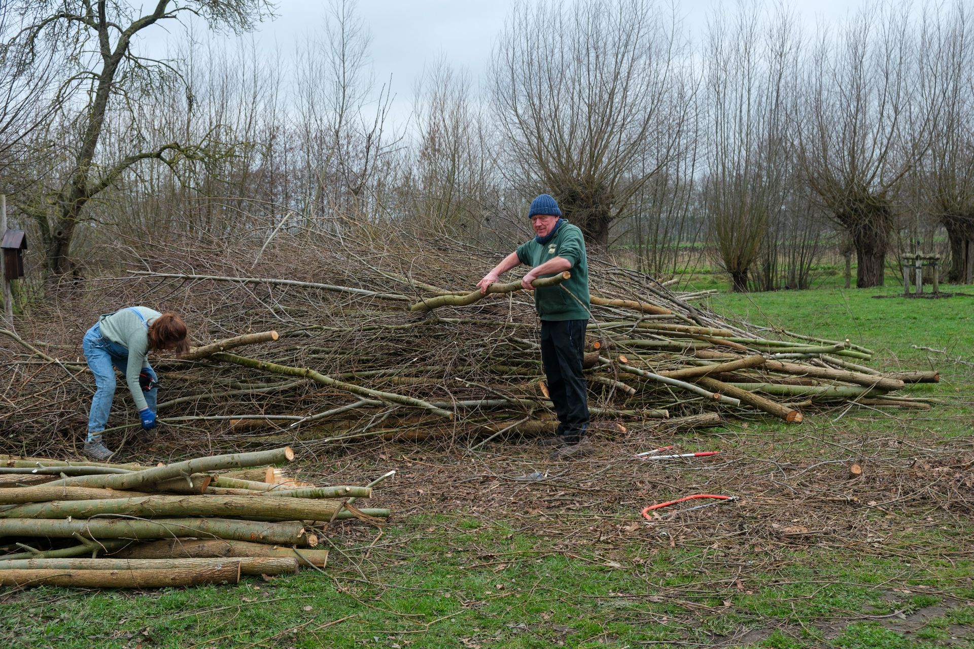 Vrijwilligers aan het busselen. Fotograaf: Monique Depestel